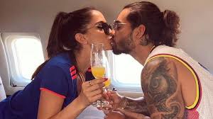He is known to many for his songs such as felices los 4, borro cassette, el perdedor, and corazón. Sportmob Facts About Natalia Barulich Neymar S New Stunning Girlfriend