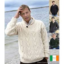 Les pulls et gilets homme savent aussi être chics ! Pull Irlandais Pour Homme A Col Chale En V Laine Merinos
