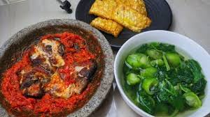 Anda bisa memasak dan menyajikan hidangan ini dengan cepat untuk. Memasak Hemat 3 Menu Part 1 Sayur Bening Sambal Panggang Tempe Goreng