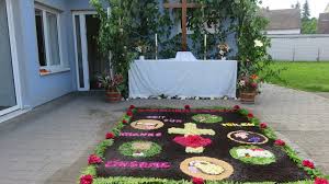 Nikolaus kirche vor uns sehen: Fronleichnamsprozession In Gottenheim
