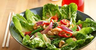 Untuk menyediakan sos salad, kisar semua bahan (a) kecuali minyak dan jus lemon dalam mesin pengisar. 4 Jenis Salad Dan Ini Cara Penyediaannya Yang Betul Buat Anda