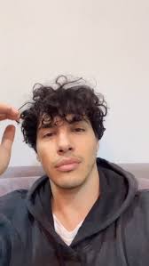 Se volvió al corto una temporada. Un poco más prolijo! 💇🏻‍♂️, A ustedes,  cuál le gusta más? 🤔