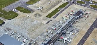 Lisboa está conectada al otro margen del tajo por dos puentes: Presstur Aeroporto De Gatwick Anuncia Reabertura A Numero Limitado De Voos