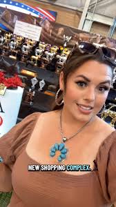 Did you know there’s SHOPPING at the AQHA World Show!?!🐴🛍️