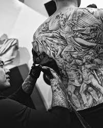 Check out these incredibly talented and influential black tattoo artists. La Tattoo Artists Worth Waiting For Discover Los Angeles