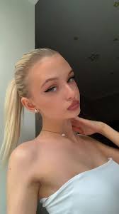 Bella McQueen (@bella_maqueen)