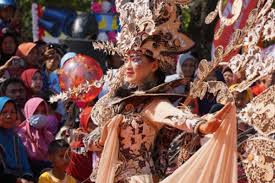 Karnaval ini merupakan ajang resmi pada setiap pesta rakyat hut jateng. Karnaval Batik Jawa Tengah Meriahkan Pemalang Kabar24 Bisnis Com