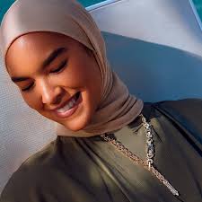 نغيب نغيب ونرجعلكم بالجديد عيار 21 😍😍😍 تنويه من بدري اهو ✋️😃 الجماعه  الى بيشتكو من انهم كل مابيجو يسألو على حاجه على الصفحه يلاقوها اتباعت 😢 كل  واحده تتفضل تشوف عندها