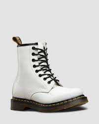 Dr Martens Bakancs Outlet Noi Dr Martens 1460 Smooth Feher Ar A márkát a történelem során a legkülönbözőbb egyének fogadták el és kedvelték meg. dr martens bakancs outlet noi dr
