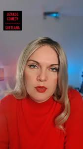 Svetlana aka Liza Kos empfiehlt « Courageuses » von Laura Dee und  irgendetwas sagt mir, dass wir ihrer Empfehlung folgen sollten…, 🥐La  comédienne Liza Kos dans le rôle de Svetlana recommande « ...