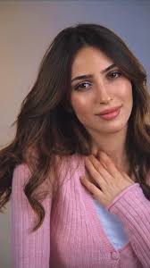 Sara Life's Instagram, Twitter & Facebook