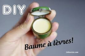 Realiser Un Baume A Levres Karite Miel 100 Naturel En 10 Min Baume A Levres Maison Baume A Levres Produit Beaute Maison