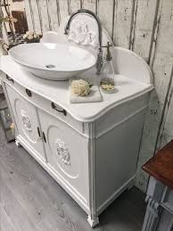 Land Liebe Badmobel Romantischer Waschtisch So Eine Waschkommode Verwandelt Jedes Badezimmer In Shabby Chic Zimmer Shabby Chic Badezimmer Schabby Schick