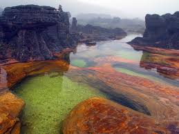 Venezuela, officially the bolivarian republic of venezuela (spanish: Felsen Auf Dem Gewasser Und Landschaft Des Berges Roraima Venezuela Natur Hd Desktop Hintergrund Breitbild High Definition Vollbild