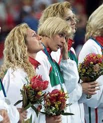 A magyar szövetség (mksz) honlapjának beszámolója szerint 17 játékos utazik a tokiói ötkarikás játékokra: Olimpia Sydney 2000 Sydney Couples Photo