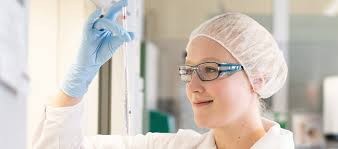 Laborantin in Ausbildung