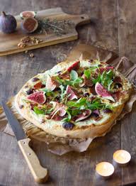 Pizza Blanche Aux Fromages Italiens Jambon Prosciutto Figues Recettes De Cuisine Pizza Blanche Recette Avec Figues