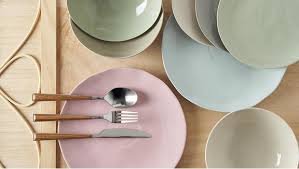 Mais les arts de la table ne se limitent pas qu'à la vaisselle que vous utilisez. Art De La Table Fill Vaisselle En Gres Couverts Photophores Westwing