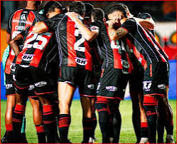 Vit&oacute;ria goleia Athletico-PR no Barrad&atilde;o e garante vaga nas quartas de final da Copa do