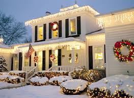 Here S Everything You Need To Know To Hang Christmas Lights Outside Exterior Christmas Decorations Decorating With Christmas Lights White House Christmas