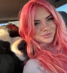 As a reward for getting such a good report Billies had me dust off the old  hairdressing boots again. I reluctantly agreed, secretly excited to see the  way pink made her face