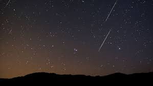 Durant la nuit du 12 au 13 août se produira un phénomène naturel extraordinaire : Video Pluie D Etoiles Filantes Ce Dimanche Soir Nos Conseils Pour En Profiter