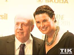 Calmund hat 69 kilo verloren und präsentiert seine neue figur. Fussballexperte Reiner Calmund Und Seine Frau Sylvia Sie Strahlt Wie So Oft Uber Das Ganze Gesicht Tikonline De