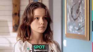 Show drama / thriller (4 seasons, 900 episodes) created in 2017 on tf1, with elisa ezzedine (camille meffre), cosima bevernaege (iris lotard) and sixtine dutheil (maud meffre). La Blouse Tunique De Margot Marysole Fertard Dans Demain Nous Appartient Episode 484 Spotern