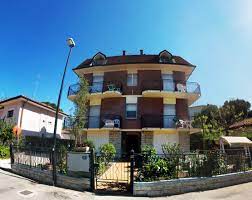 L'agenzia internazionale di pinarella di cervia, oltre agli affitti estivi, tratta anche la vendita e l'acquisto di appartamenti e villette sul territorio di cervia e pinarella di cervia. Appartamenti Vacanza Pinarella Di Cervia Ville Foschi