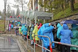 Niezależnie od pory roku do zakopanego zjeżdżają nie tylko nasi. Tatry Zakopane Oblegane Przez Turystow