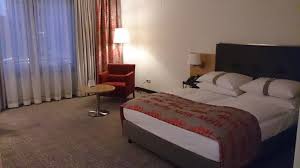 The hotel holiday inn essen city centre is located in the city centre of essen, only 200 m from the shopping zone and 300 m from the colosseum theatre away. Corner Room Picture Of Holiday Inn Essen City Centre Tripadvisor