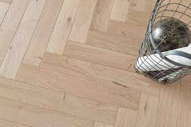 Le catalogue en ligne et les showrooms parquets protat proposent différents styles de revêtements bois pour le sol. Quel Produit Utiliser Pour Nettoyer Le Parquet Flashmode Magazine Magazine De Mode Et Style De Vie Numero Un En Tunisie Et Au Maghreb