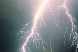 Thunderstorms opstår i varme fugtige områder. Tips Sikker Cykling I Tordenvejr