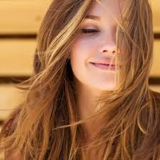 Ekstra kuru saçlılar klasik kremleme işini de tekrarlıyor. Buse Terim Dogal Yollarla Sac Rengimi Nasil Acarim