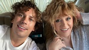 Запрос в сетях породил фейк о смерти певицы. Maksim Galkin I Alla Pugacheva S Detmi Pohvastalis Svoimi Novymi Strizhkami