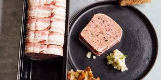 Pour cette première terrine, j'avais donc besoin d'aide et c'est chez « péché gourmand » que j'ai trouvé mon découpez les crevettes (sauf 5), le saumon et les noix de st jacques en cubes d'1 à 2 cm. Terrine De Campagne With A Celeriac Condiment Recipe