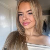 Leah Slater's Instagram, Twitter & Facebook