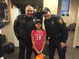 Savannah 10 Spent Her Christmas Break Writing Hundreds Of Thank You Cards To Police In New York And Across Texas Yo Police Fort Worth Police Police Officer