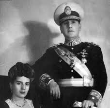 Radio broadcasts throughout the country were interrupted with the announcement that the press secretary's office of the presidency of the nation fulfills its very sad duty to inform. Argentiniens Ikone Evita Geliebte Kalter Vamp Verkannte Heilige Welt