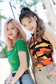 Es la vocalista principal del grupo de chicas surcoreano, itzy. Itzy Jjang Yeji X Ryujin Itzy ìì§ Ryujin Yeji Facebook