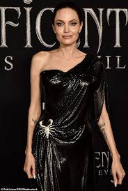 The recipient of such accolades as an academy award and. Angelina Jolie Aktien Ist Es Unmoglich Ist Eine Perfekte Eltern Wahrend Der Corona Virus Pandemie Aktuelle Boulevard Nachrichten Und Fotogalerien Zu Stars Sternchen