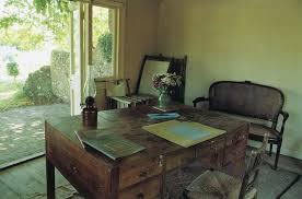 What Makes A Good Writing Day Writers Desk Virginia Woolf Room Of One S Own