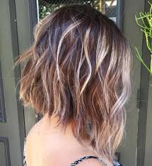 Il power bob si riconferma re dei tagli capelli medi. Top 50 Tagli Di Capelli A Bob Di Media Lunghezza Nel 2022 Capellidistile It