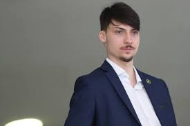 Последние твиты от renan bolsonaro (@renan_bolsonaro). Pf Abre Inquerito Para Investigar Negocios Do Filho 04 De Bolsonaro