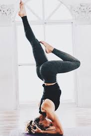 Pin De Casey Brundage Em Yoga Fotografia De Yoga Estilo De Vida Yoga Yoga Headstand