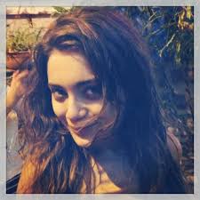 Joseph french high school, she started her theater studies at paris sorbonne university and completed yeditepe university in theater department. Damla Sonmez Ø¯Ø§Ù…Ù„Ø§ Ø³ÙˆÙ†Ù…ÙŠØ²