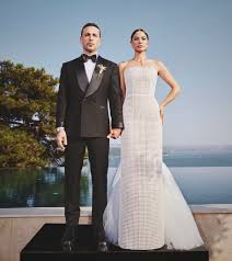 The three wedding dresses that the Turkish actress Demet Ozdemir chose for  her wedding - Telegrafi - Telegrafi