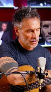 Dopo il terribile attentato a Sharm el-Sheikh del 2005 fui chiamato in quei  luoghi per tenere un concerto per la pace. Sullo stesso palco fu invitato  anche Craig David., Qualche anno più tardi, nel ...