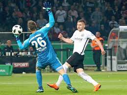 Zertifiziert mit hands of god prägung. 3 1 In Berlin Ante Rebic Und Mijat Gacinovic Schiessen Eintracht Frankfurt Gegen Den Fc Bayern Zum Dfb Pokalsieg Kicker