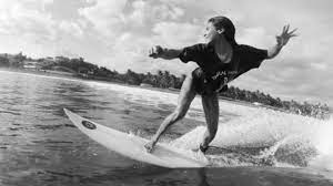 Check 'surferin' translations into english. Katherine Diaz 22 Jahrige Surferin Aus El Salvador Von Blitzschlag Getotet Stern De